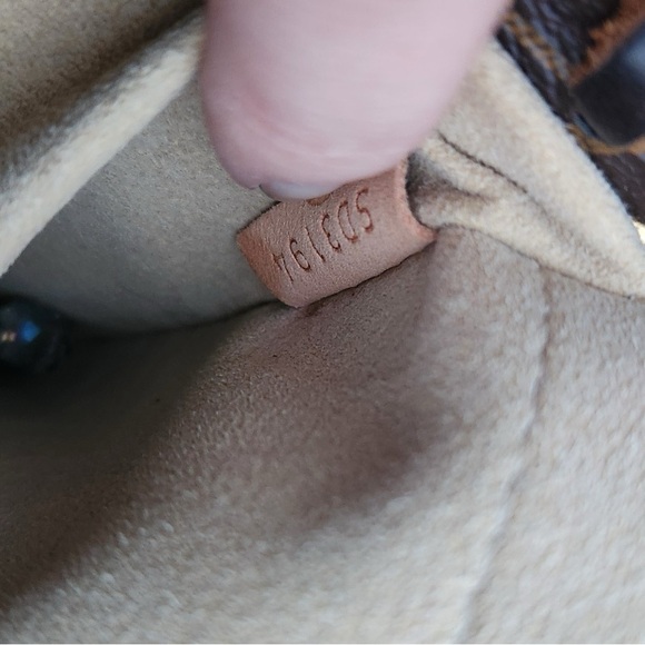 Louis V. Artsy bag with some custom leather work embellishments. - Picture 13 of 13